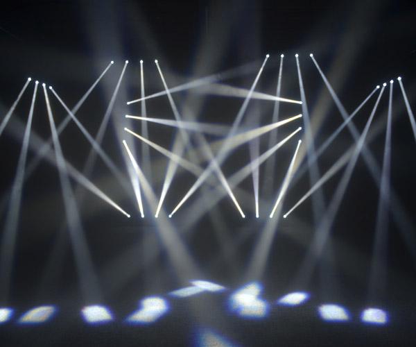 LED 단계 점화 연주회/극장을 위한 이동하는 맨 위 광속 빛4에서 1 4개의 머리 RGBW